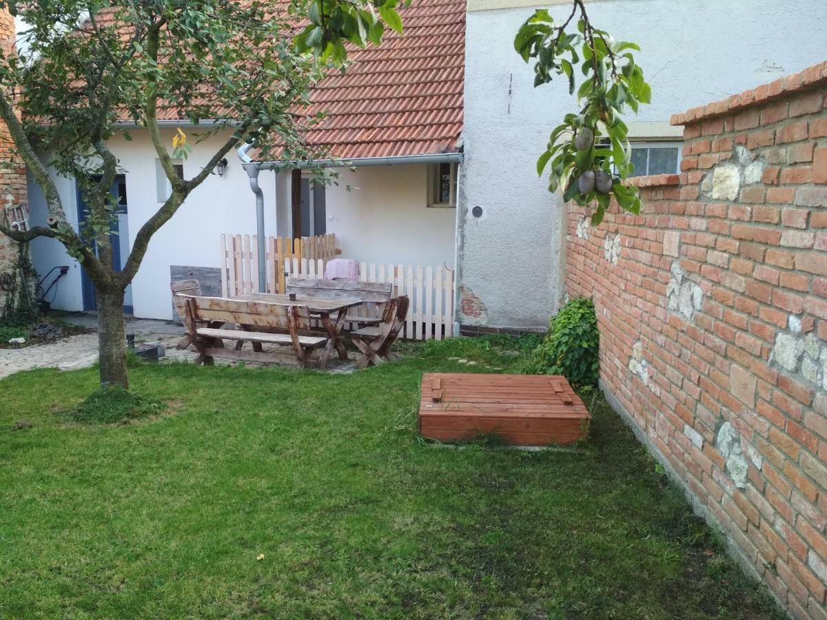 Ubytovani U Lomu Mikulov Exterior photo